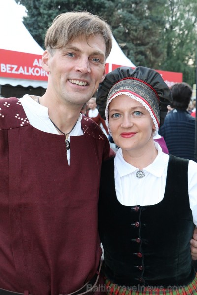 Pirms deju lieluzveduma «Māras zeme» dejotāji uzķer foto mirkļus 227667
