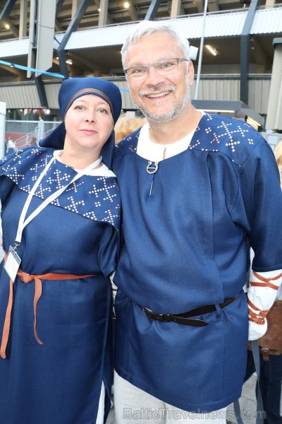 Pirms deju lieluzveduma «Māras zeme» dejotāji uzķer foto mirkļus 227668