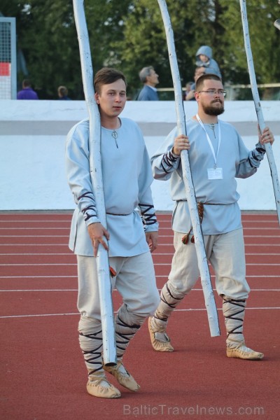 Pirms deju lieluzveduma «Māras zeme» dejotāji uzķer foto mirkļus 227672