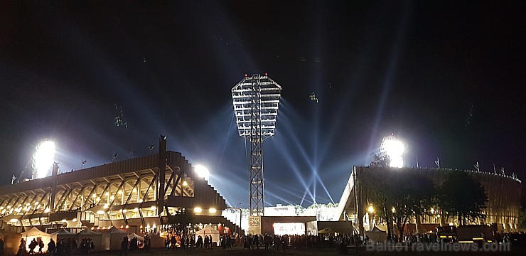 Pirms deju lieluzveduma «Māras zeme» dejotāji uzķer foto mirkļus 227690