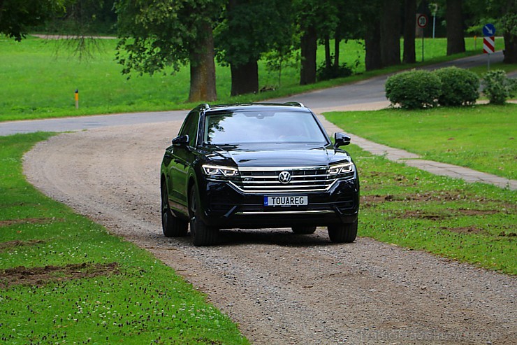 Travelnews.lv ar jauno «Volkswagen Touareg» apceļo Rūjienas novadu 228043