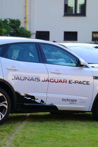 Pārdaugavas viesnīca «Radisson Blu Daugava Hotel» ar jauno pilnīgi elektrisko «Jaguar I-PACE» prezentē tiiko atklāto auto uzlādes staciju Pārdaugavas viesnīca «Radisson Blu Daugava Hotel» ar jauno pilnīgi elektrisko «Jaguar I-PACE» prezentē tiiko atklāto auto uzlādes staciju 228643