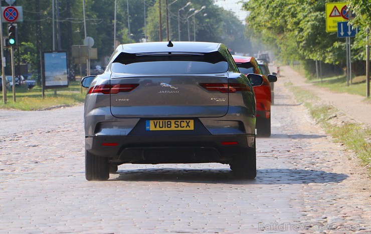 Pārdaugavas viesnīca «Radisson Blu Daugava Hotel» ar jauno pilnīgi elektrisko «Jaguar I-PACE» prezentē tiiko atklāto auto uzlādes staciju Pārdaugavas viesnīca «Radisson Blu Daugava Hotel» ar jauno pilnīgi elektrisko «Jaguar I-PACE» prezentē tiiko atklāto auto uzlādes staciju 228647