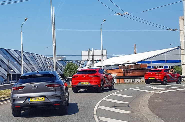 Pārdaugavas viesnīca «Radisson Blu Daugava Hotel» ar jauno pilnīgi elektrisko «Jaguar I-PACE» prezentē tiiko atklāto auto uzlādes staciju Pārdaugavas viesnīca «Radisson Blu Daugava Hotel» ar jauno pilnīgi elektrisko «Jaguar I-PACE» prezentē tiiko atklāto auto uzlādes staciju 228648