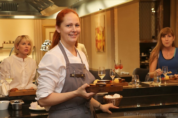 Šefpavāre Svetlana Riškova pēc pasūtījuma rīko gastronomisko piedzīvojumu «Šefpavāra galds Kempinski gaumē» Šefpavāre Svetlana Riškova pēc pasūtījuma rīko gastronomisko piedzīvojumu «Šefpavāra galds Kempinski gaumē» 228835