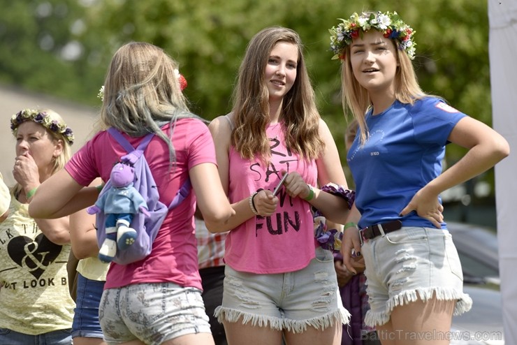 Plaši apmeklētajā Zaubes savvaļas kulinārajā festivālā bija meklējamas teju visas Latvijas garšas Plaši apmeklētajā Zaubes savvaļas kulinārajā festivālā bija meklējamas teju visas Latvijas garšas 228855