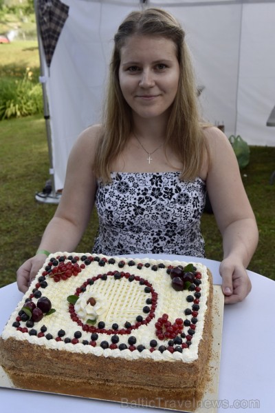Plaši apmeklētajā Zaubes savvaļas kulinārajā festivālā bija meklējamas teju visas Latvijas garšas Plaši apmeklētajā Zaubes savvaļas kulinārajā festivālā bija meklējamas teju visas Latvijas garšas 228917