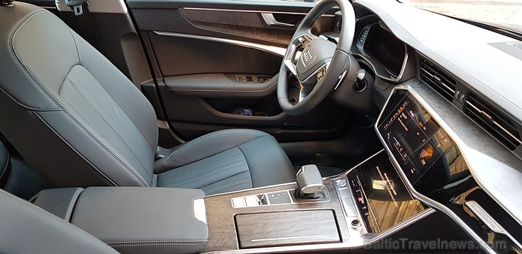 Travelnews.lv ar jauno Audi A6 apceļo vēju pilsētu Liepāju 229301