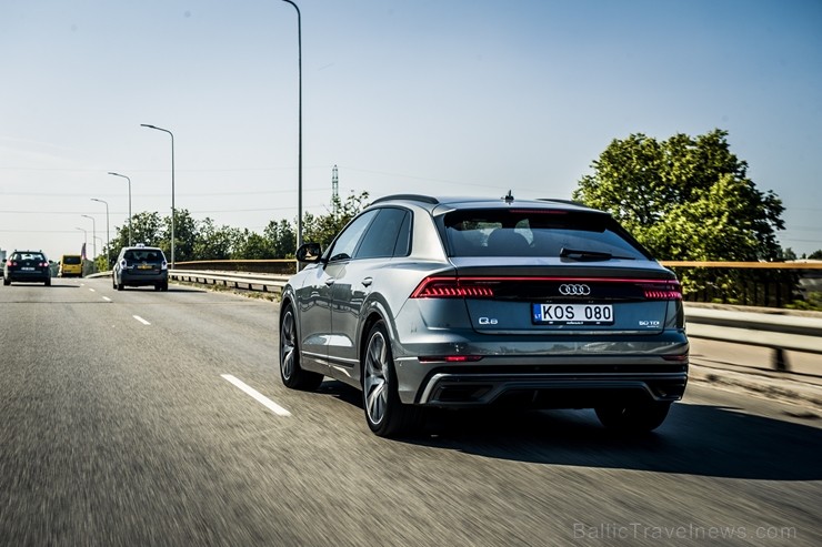 Latvijā prezentē daudzpusīgo Audi Q8 229488