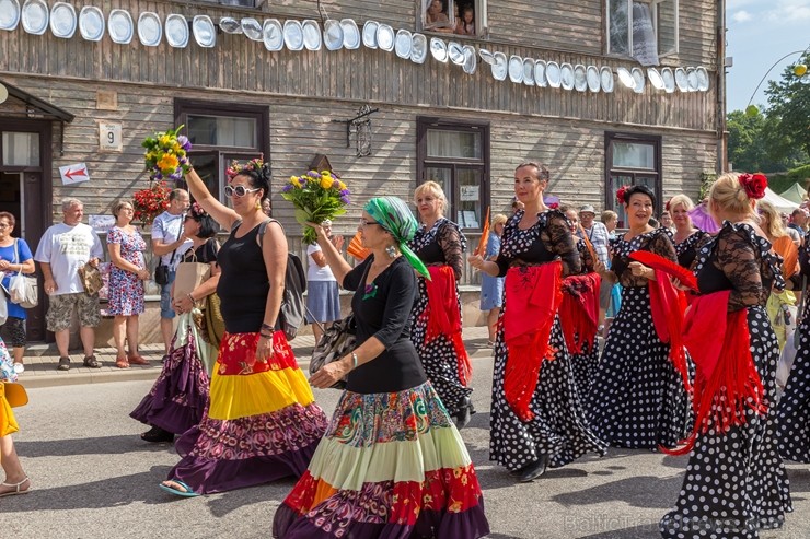 Nosvinēti Sabiles Vīna svētki 229550