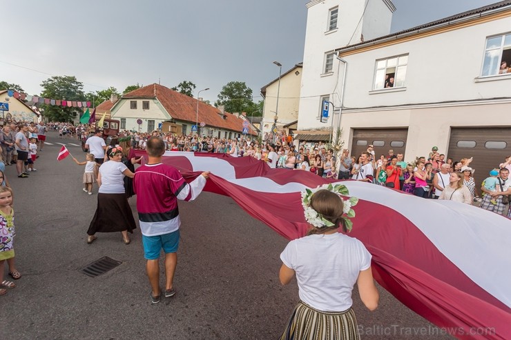 Nosvinēti Sabiles Vīna svētki 229582
