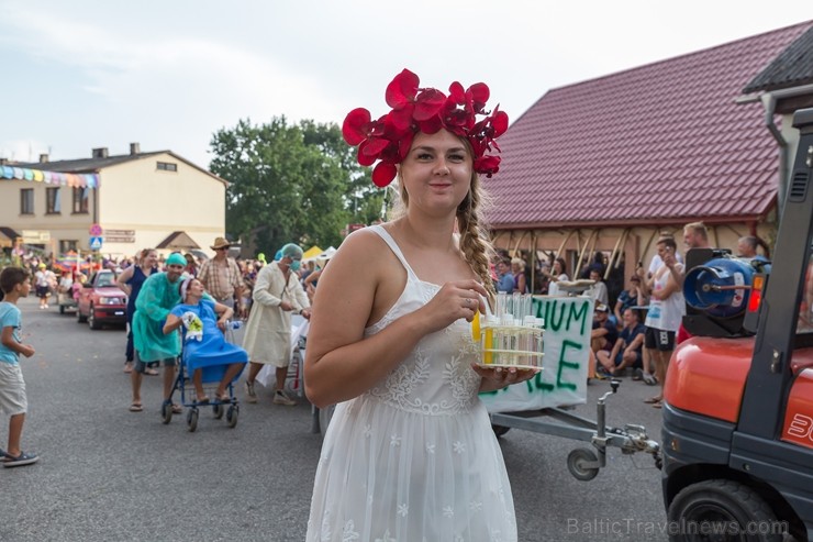 Nosvinēti Sabiles Vīna svētki 229591