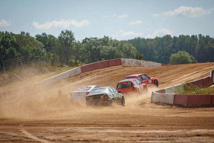 Bauskas dubļos notiek Latvijas rallijkrosa 4.posms 229996