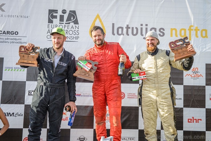 Bauskas dubļos notiek Latvijas rallijkrosa 4.posms 230004