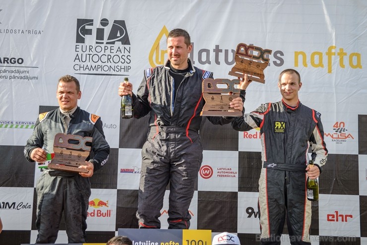 Bauskas dubļos notiek Latvijas rallijkrosa 4.posms 230005