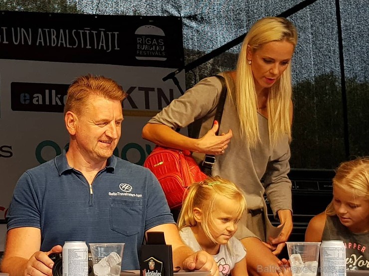 Otrais «Rīgas Burgeru Festivāls 2018» 4.08.2018 noskaidroja ātrāko ēdāju un labāko burgeru 230269