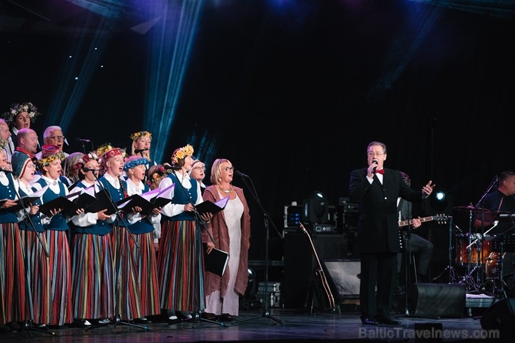 Vērienīgā dižkoncertā Jūrmalā nosvinēta Rozenštrauha jubileja 230883
