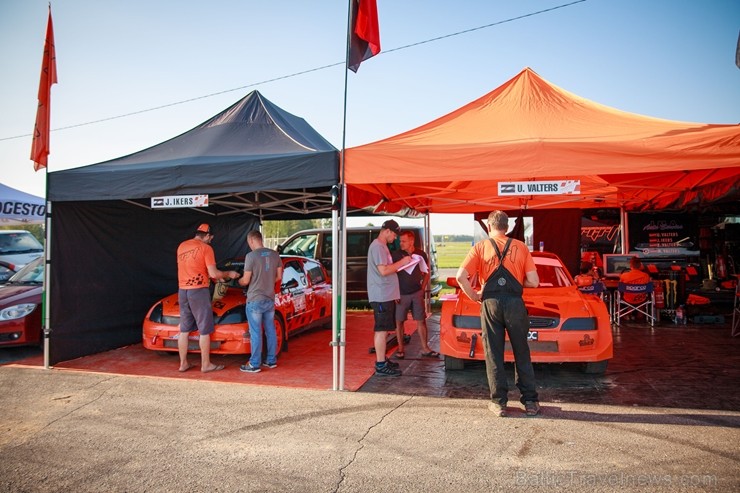 Aizraujoši aizvada Latvijas rallijkrosa piekto posmu 230948