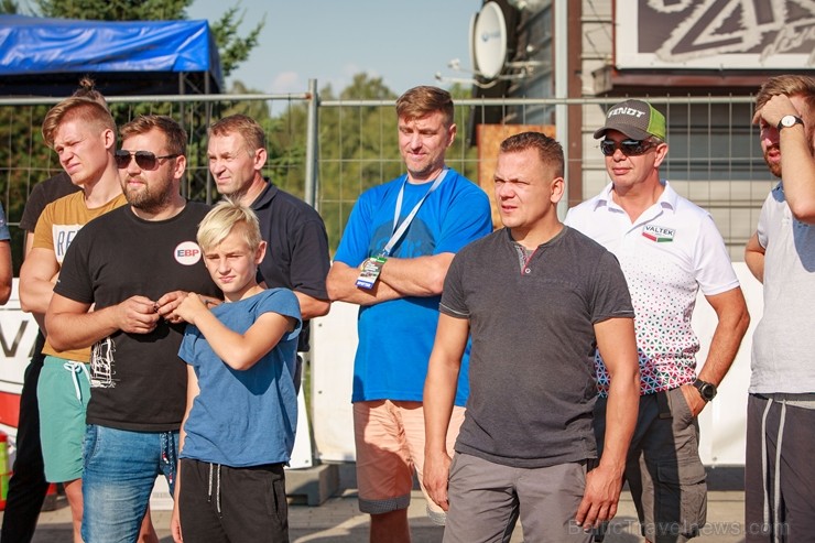 Aizraujoši aizvada Latvijas rallijkrosa piekto posmu 230953