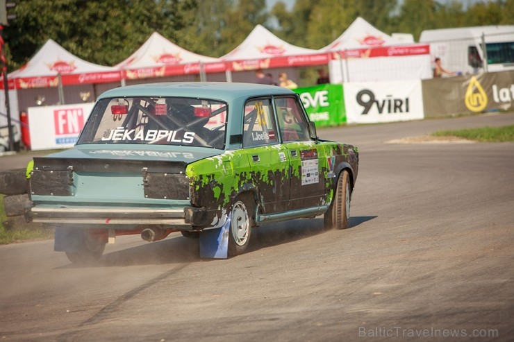 Aizraujoši aizvada Latvijas rallijkrosa piekto posmu 230957
