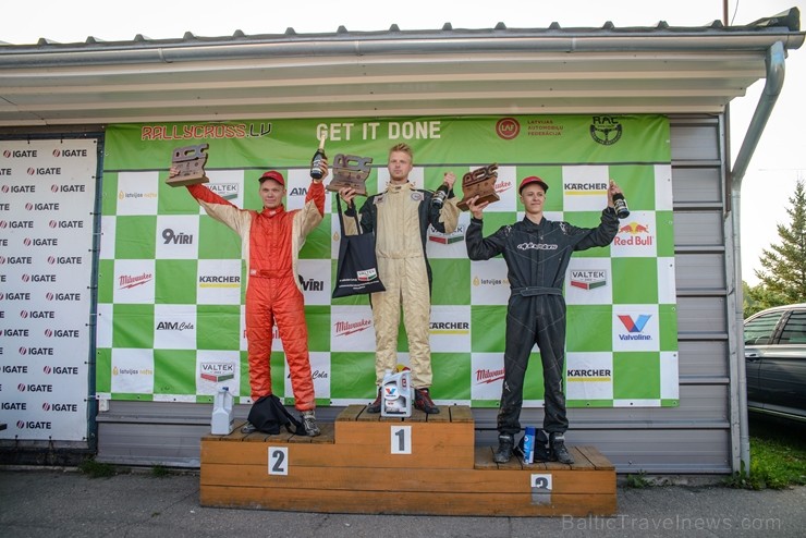 Aizraujoši aizvada Latvijas rallijkrosa piekto posmu 230990