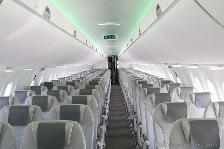 Travelnews.lv iepazīst «airBaltic» jauno lidmašīnu «Airbus A220-300». Atbalsta: Starptautiskā lidosta «Rīga» Travelnews.lv iepazīst «airBaltic» jauno lidmašīnu «Airbus A220-300». Atbalsta: Starptautiskā lidosta «Rīga» 231002