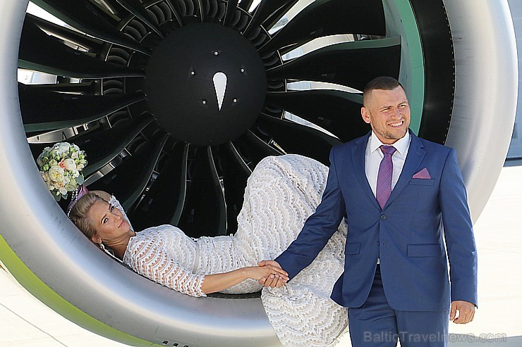 Travelnews.lv iepazīst «airBaltic» jauno lidmašīnu «Airbus A220-300». Atbalsta: Starptautiskā lidosta «Rīga» 231008