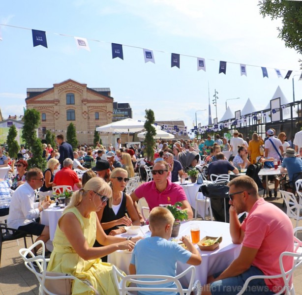Rīdzinieki un galvaspilsētas viesi 18.08.2018 Spīķeros ar lielu baudu apmeklēja «Rīgas svētku restorāns» pasākumu Rīdzinieki un galvaspilsētas viesi 18.08.2018 Spīķeros ar lielu baudu apmeklēja «Rīgas svētku restorāns» pasākumu 231161