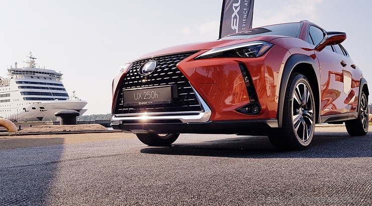 Travelnews.lv iepazīst jauno «Lexus UX250h» brokastīs 231906