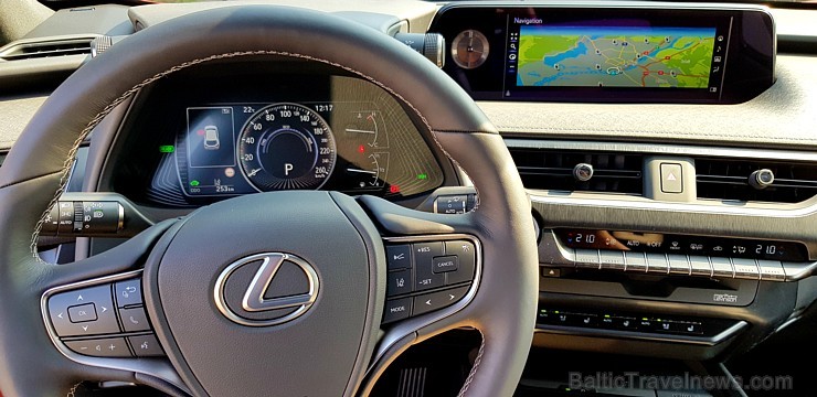Travelnews.lv iepazīst jauno «Lexus UX250h» brokastīs 231907