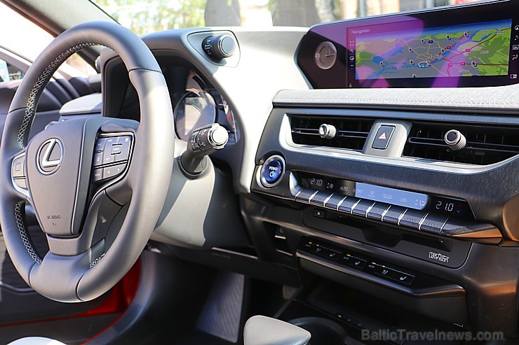 Travelnews.lv iepazīst jauno «Lexus UX250h» brokastīs 231909