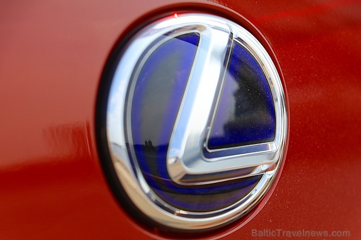 Travelnews.lv iepazīst jauno «Lexus UX250h» brokastīs 231916