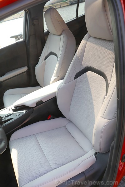 Travelnews.lv iepazīst jauno «Lexus UX250h» brokastīs 231917