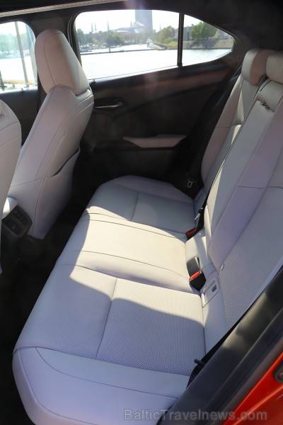 Travelnews.lv iepazīst jauno «Lexus UX250h» brokastīs 231918