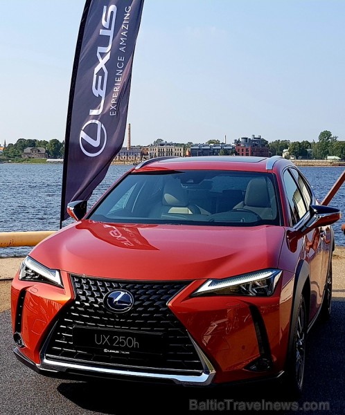 Travelnews.lv iepazīst jauno «Lexus UX250h» brokastīs 231931