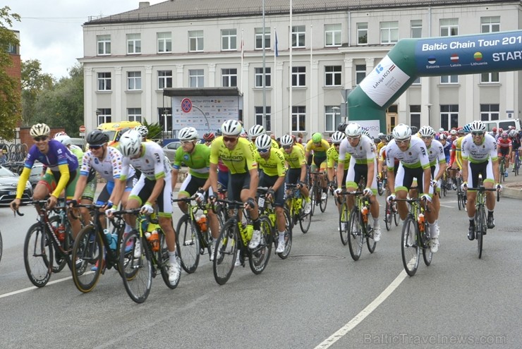 Valmierā  startēja “Baltic Chain tour” velobrauciens. 232539