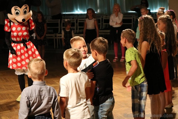 Jēkabpilī skolas sākums tiek atzīmēts ar Minniju un Mikiju 232558
