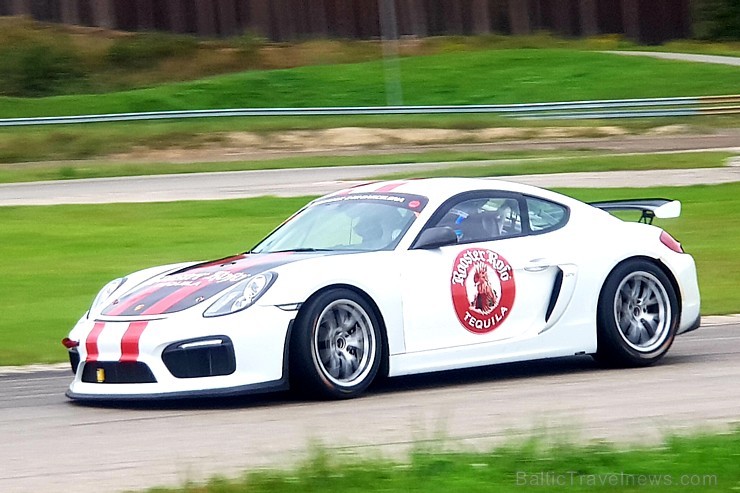 Travelnews.lv 5.09.2018 dodas sacīkšu trasē 333 ar īstu sporta vāģi «Porsche Cayman GT4». Atbalsta: Amber Beverage Group Travelnews.lv 5.09.2018 dodas sacīkšu trasē 333 ar īstu sporta vāģi «Porsche Cayman GT4». Atbalsta: Amber Beverage Group 232754