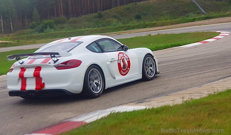 Travelnews.lv 5.09.2018 dodas sacīkšu trasē 333 ar īstu sporta vāģi «Porsche Cayman GT4». Atbalsta: Amber Beverage Group Travelnews.lv 5.09.2018 dodas sacīkšu trasē 333 ar īstu sporta vāģi «Porsche Cayman GT4». Atbalsta: Amber Beverage Group 232757