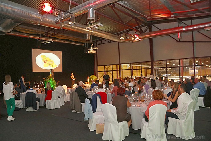 Latvijas 2018. gada pavārs ir Dinārs Zvidriņš un pavārzellis ir Anastasija Verbicka. Atbalsta: Riga Food 2018 Latvijas 2018. gada pavārs ir Dinārs Zvidriņš un pavārzellis ir Anastasija Verbicka. Atbalsta: Riga Food 2018 233026