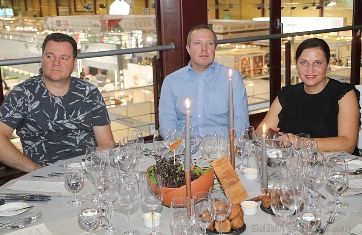 Latvijas 2018. gada pavārs ir Dinārs Zvidriņš un pavārzellis ir Anastasija Verbicka. Atbalsta: Riga Food 2018 Latvijas 2018. gada pavārs ir Dinārs Zvidriņš un pavārzellis ir Anastasija Verbicka. Atbalsta: Riga Food 2018 233030