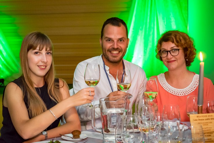 Latvijas 2018. gada pavārs ir Dinārs Zvidriņš un pavārzellis ir Anastasija Verbicka. Atbalsta: Riga Food 2018. Foto: Saltnpepper.lv Latvijas 2018. gada pavārs ir Dinārs Zvidriņš un pavārzellis ir Anastasija Verbicka. Atbalsta: Riga Food 2018. Foto: Saltnpepper.lv 233052