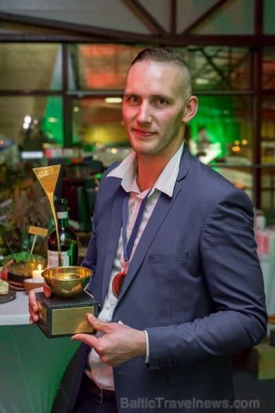 Latvijas 2018. gada pavārs ir Dinārs Zvidriņš un pavārzellis ir Anastasija Verbicka. Atbalsta: Riga Food 2018. Foto: Saltnpepper.lv Latvijas 2018. gada pavārs ir Dinārs Zvidriņš un pavārzellis ir Anastasija Verbicka. Atbalsta: Riga Food 2018. Foto: Saltnpepper.lv 233056