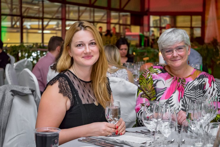 Latvijas 2018. gada pavārs ir Dinārs Zvidriņš un pavārzellis ir Anastasija Verbicka. Atbalsta: Riga Food 2018. Foto: Saltnpepper.lv Latvijas 2018. gada pavārs ir Dinārs Zvidriņš un pavārzellis ir Anastasija Verbicka. Atbalsta: Riga Food 2018. Foto: Saltnpepper.lv 233058