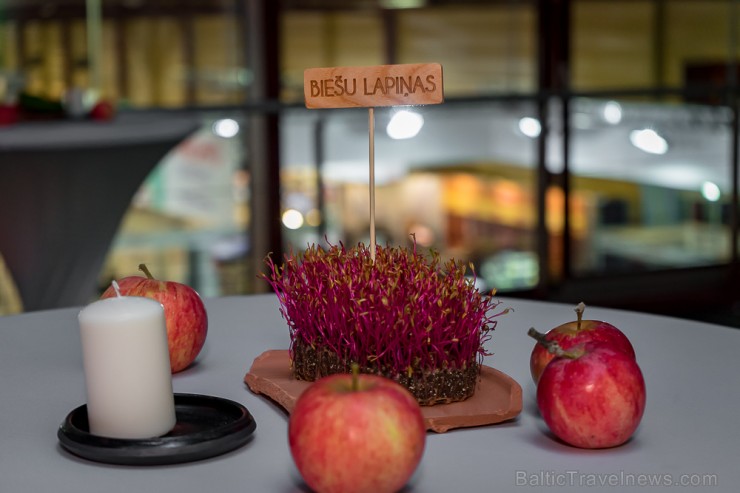 Latvijas 2018. gada pavārs ir Dinārs Zvidriņš un pavārzellis ir Anastasija Verbicka. Atbalsta: Riga Food 2018. Foto: Saltnpepper.lv Latvijas 2018. gada pavārs ir Dinārs Zvidriņš un pavārzellis ir Anastasija Verbicka. Atbalsta: Riga Food 2018. Foto: Saltnpepper.lv 233061