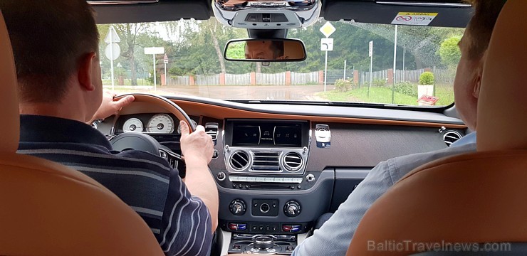 Travelnews.lv ar tūrisma uzņēmējiem un eleganto «Rolls Royce Wraith» apceļo baltu zemes 233273