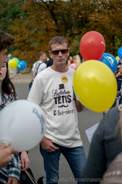 Rīgā notiek Tēva dienai veltīts gājiens 233142