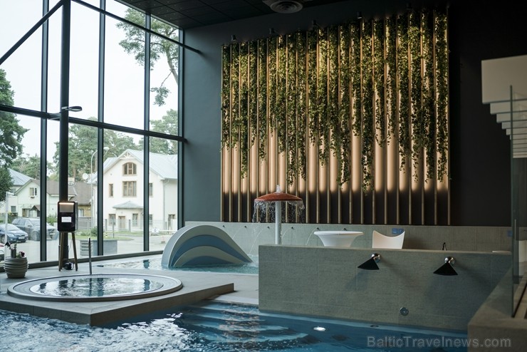 «Hotel Jūrmala Spa» pēc vērienīgas rekonstrukcijas vēris vaļā saunu un baseinu centru «Wellness Oasis». Foto: Mārcis Baltskars «Hotel Jūrmala Spa» pēc vērienīgas rekonstrukcijas vēris vaļā saunu un baseinu centru «Wellness Oasis». Foto: Mārcis Baltskars 233756