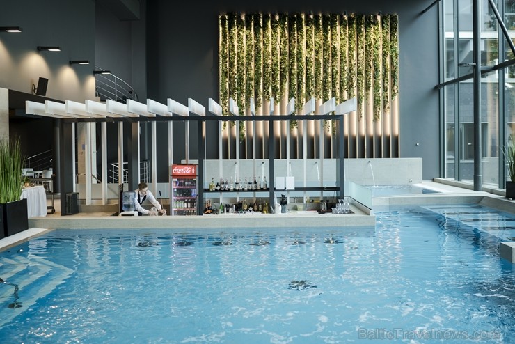 «Hotel Jūrmala Spa» pēc vērienīgas rekonstrukcijas vēris vaļā saunu un baseinu centru «Wellness Oasis». Foto: Mārcis Baltskars «Hotel Jūrmala Spa» pēc vērienīgas rekonstrukcijas vēris vaļā saunu un baseinu centru «Wellness Oasis». Foto: Mārcis Baltskars 233758