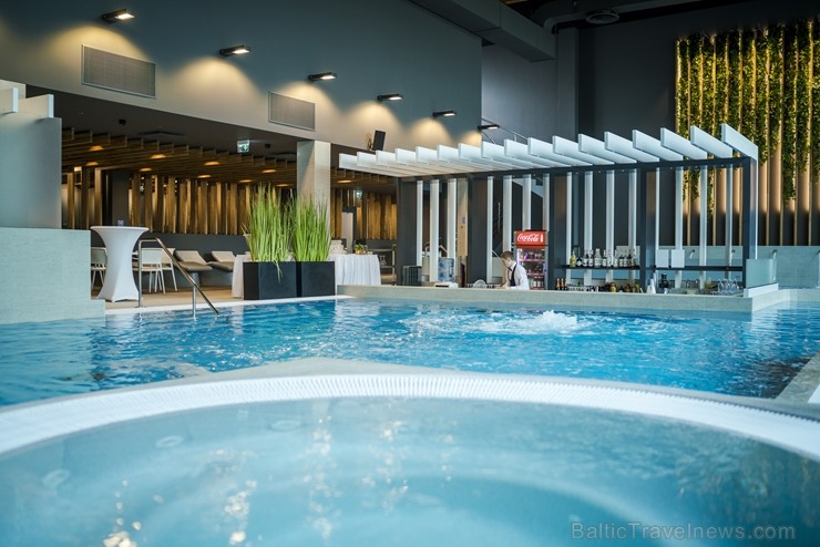 «Hotel Jūrmala Spa» pēc vērienīgas rekonstrukcijas vēris vaļā saunu un baseinu centru «Wellness Oasis». Foto: Mārcis Baltskars «Hotel Jūrmala Spa» pēc vērienīgas rekonstrukcijas vēris vaļā saunu un baseinu centru «Wellness Oasis». Foto: Mārcis Baltskars 233759